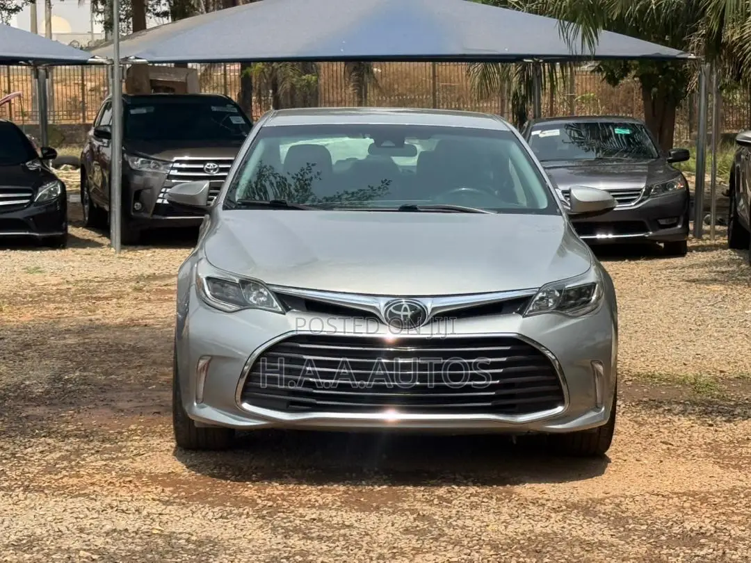 Toyota Avalon XLE Premium Sedan FWD (3.5L 6cyl 6A) 2017