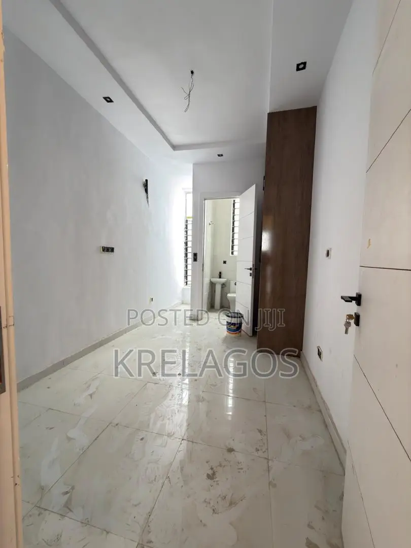 3bdrm Duplex in Ikota for sale