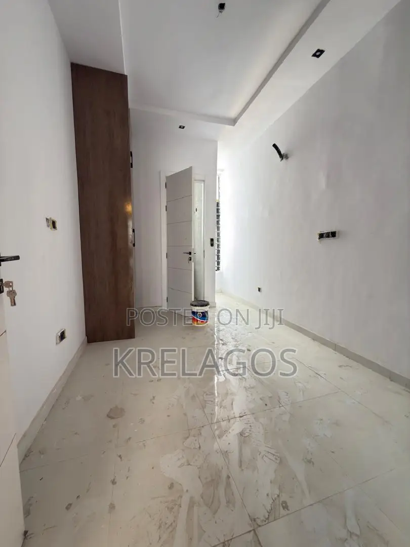 3bdrm Duplex in Ikota for sale