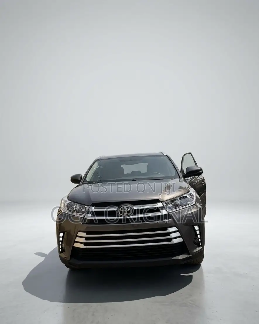 Toyota Highlander XLE V6 4x2 (3.5L 6cyl 6A) 2016 Gray