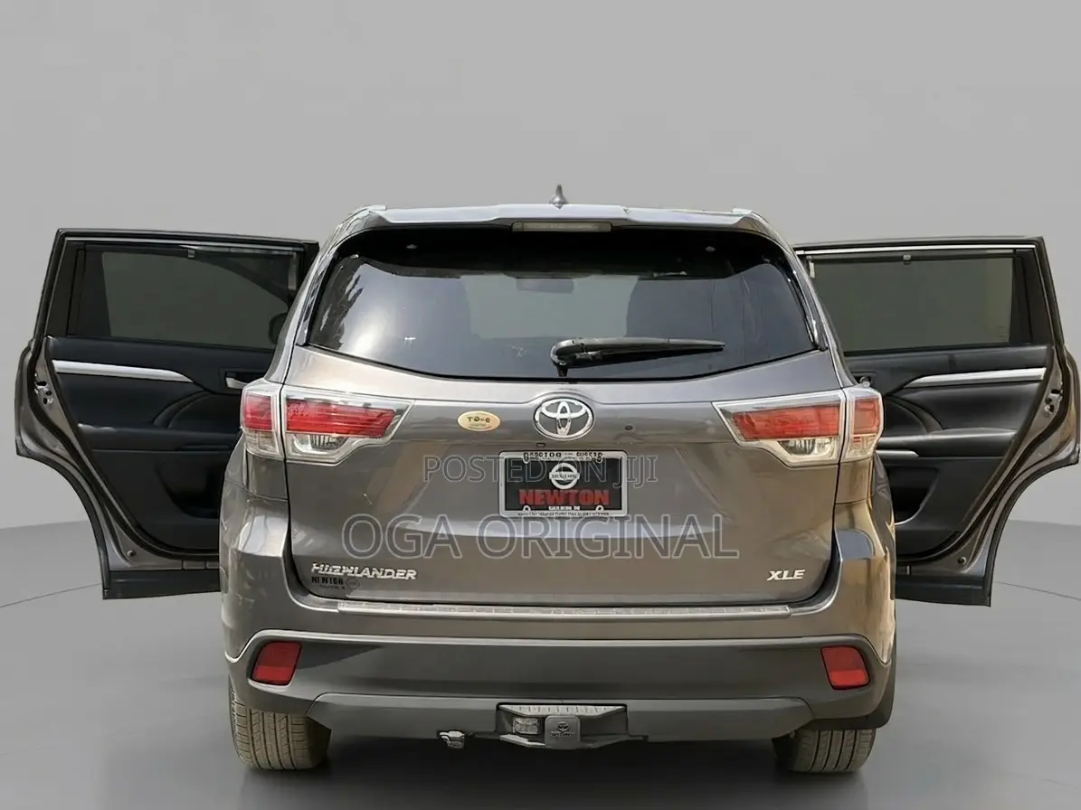 Toyota Highlander XLE V6 4x2 (3.5L 6cyl 6A) 2016 Gray