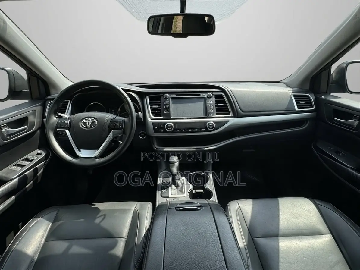 Toyota Highlander XLE V6 4x2 (3.5L 6cyl 6A) 2016 Gray