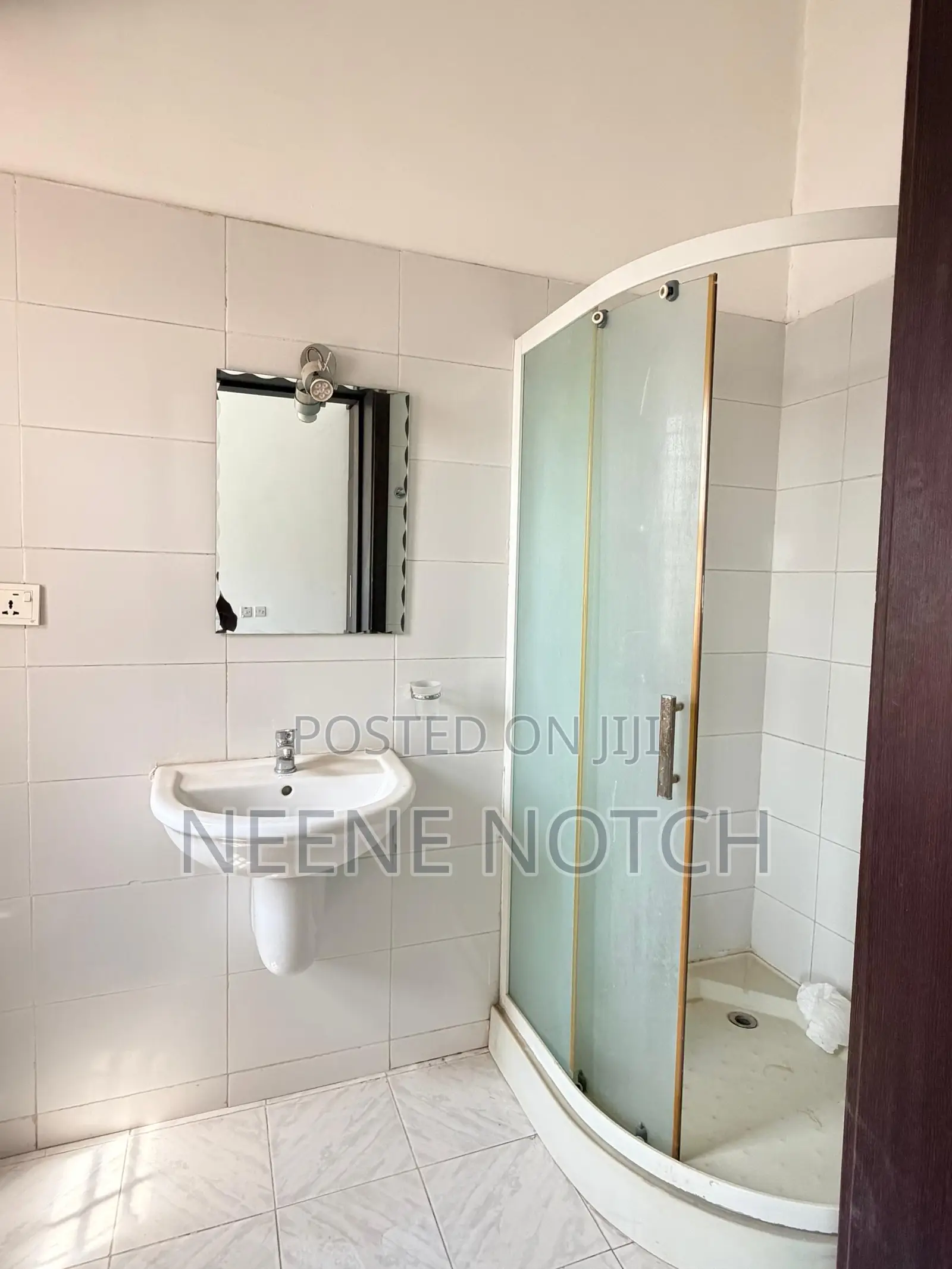 3bdrm Apartment in Kings Street, Wuye for rent