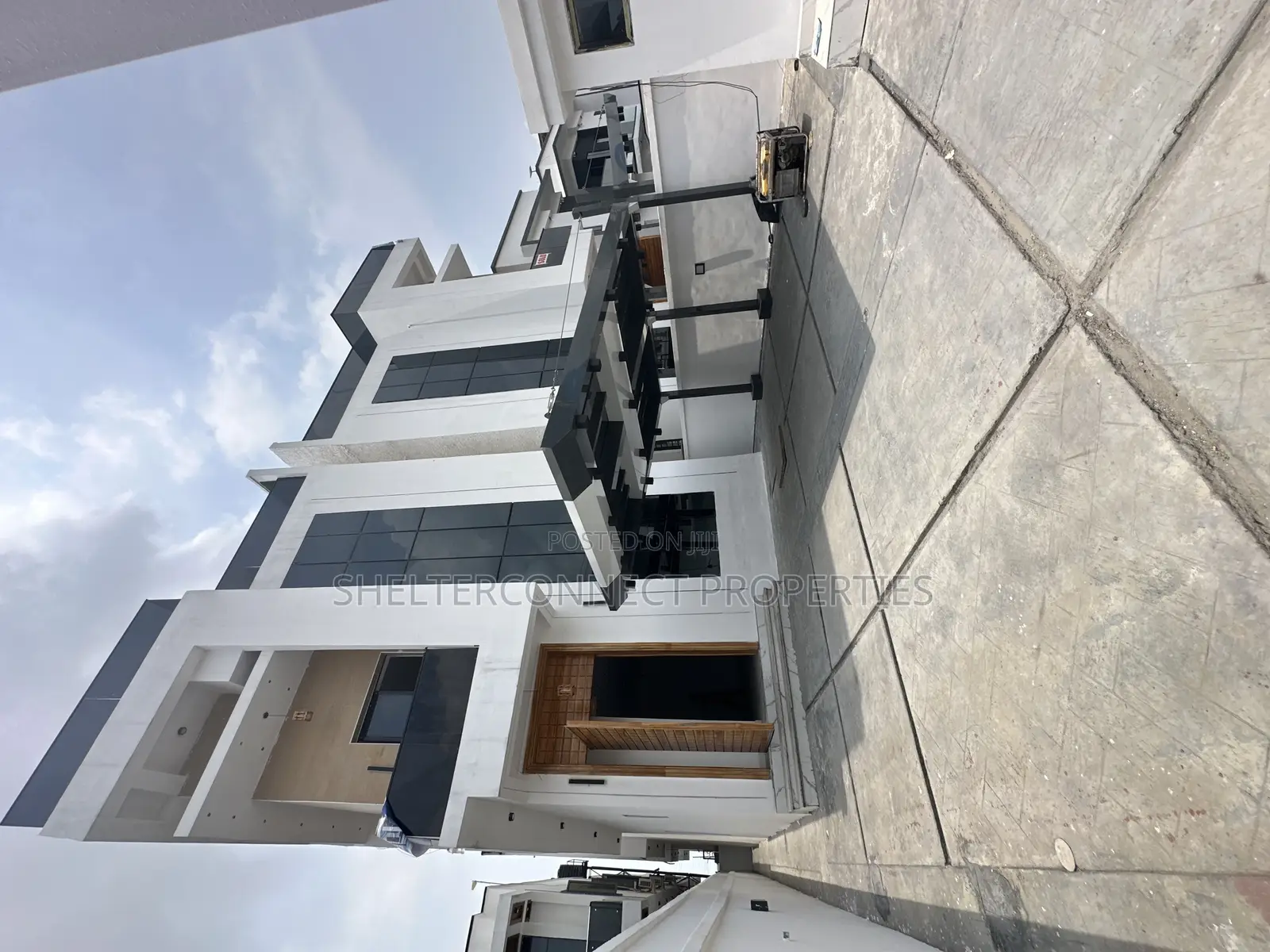 5bdrm Duplex in Lekki for sale