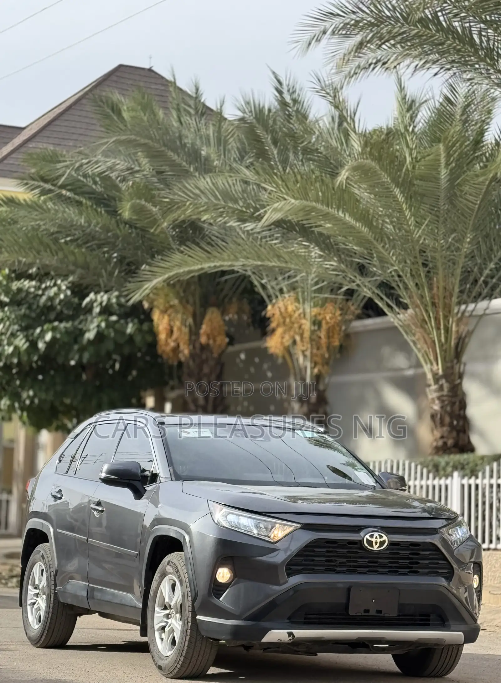 Toyota RAV4 XLE AWD 2023 Gray