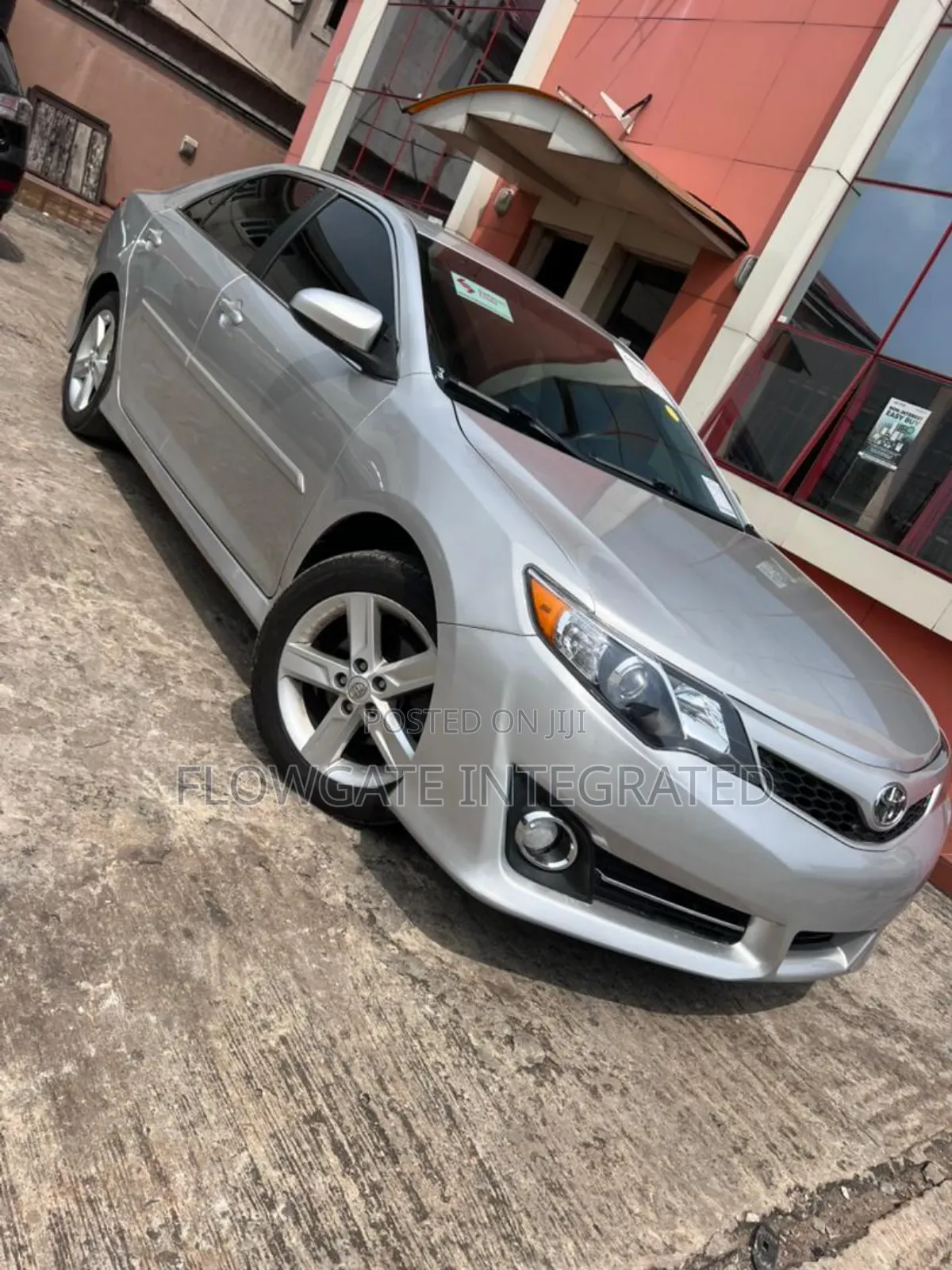 Toyota Camry SE 4dr Sedan (2.5L 4cyl 6A) 2013 Silver
