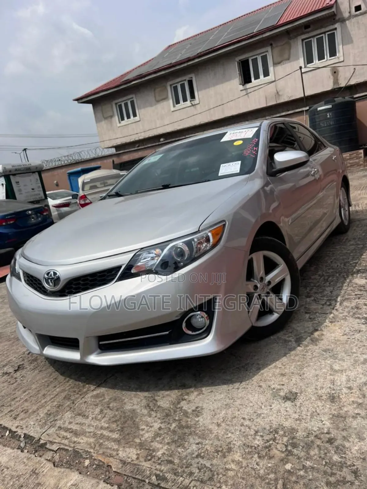 Toyota Camry SE 4dr Sedan (2.5L 4cyl 6A) 2013 Silver