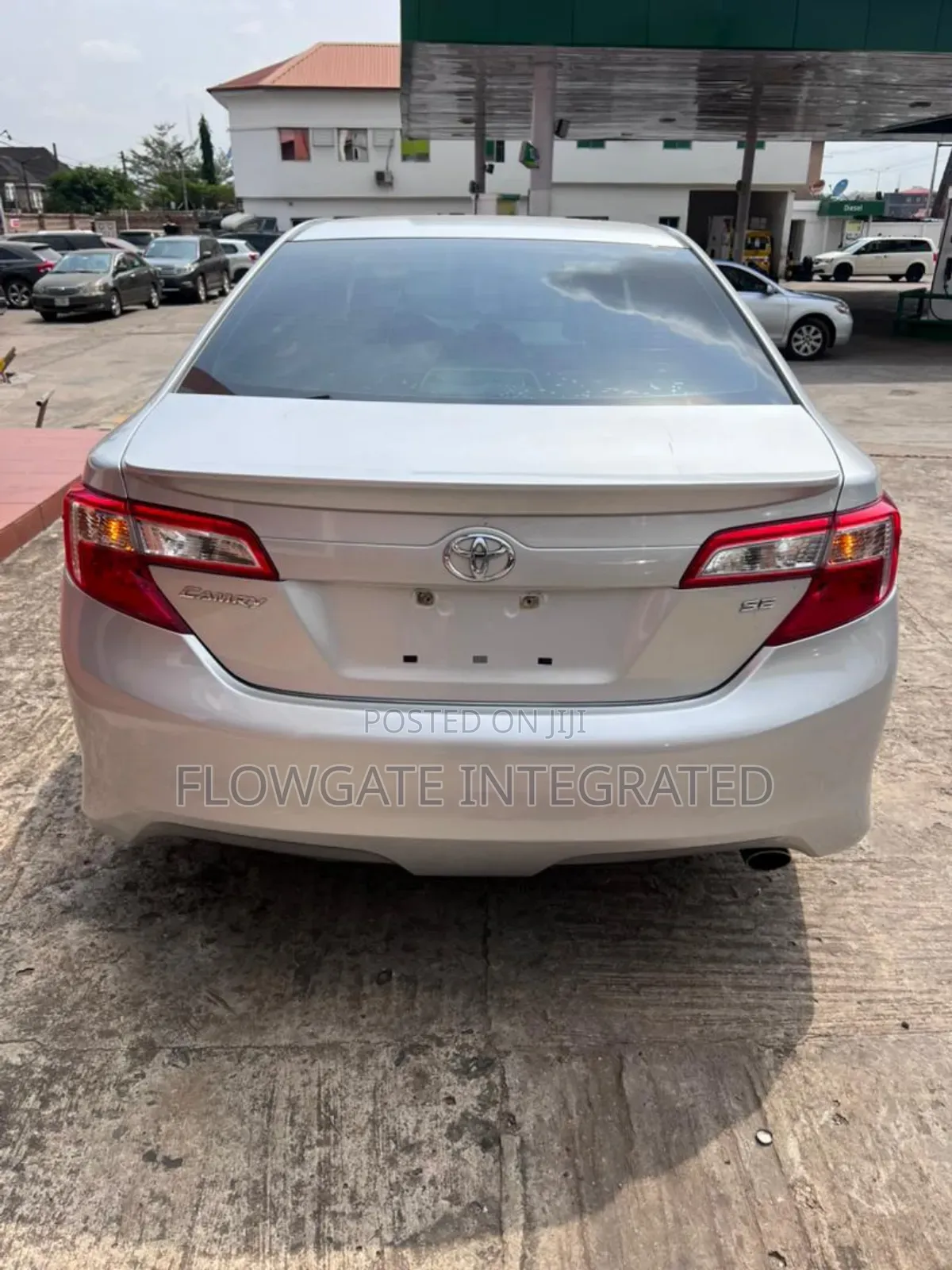 Toyota Camry SE 4dr Sedan (2.5L 4cyl 6A) 2013 Silver