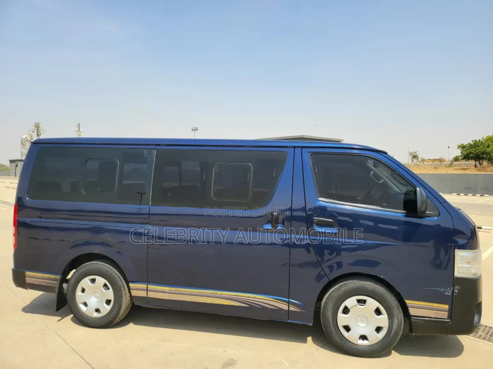 Toyota HiAce 2014 Blue