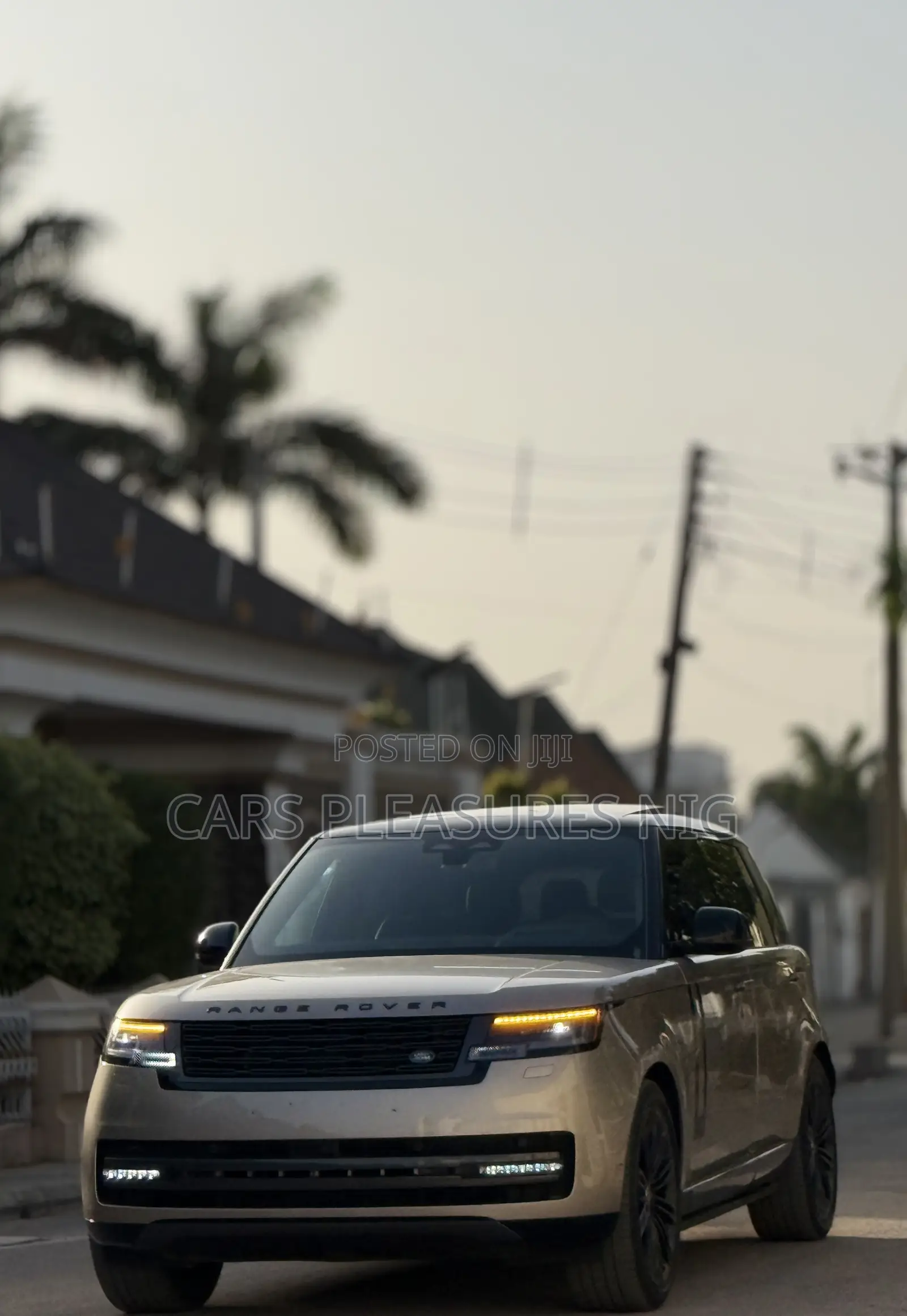 Land Rover Range Rover Vogue 2025 Gold