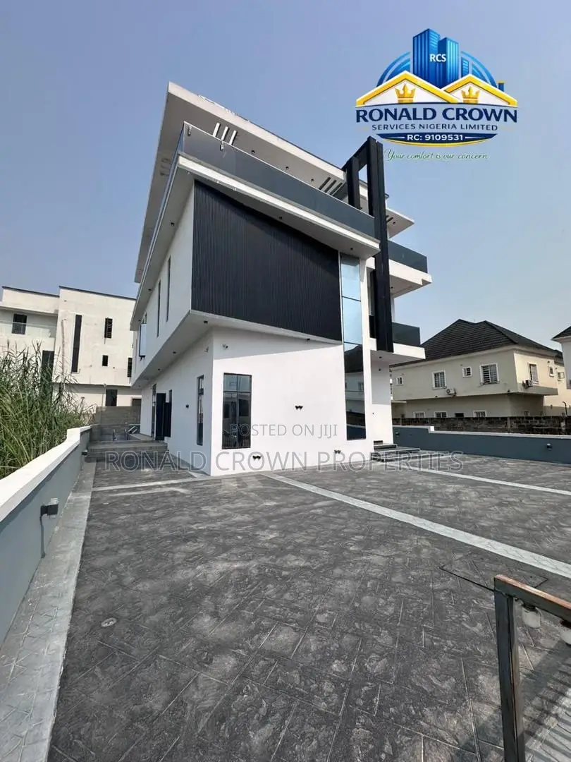 5bdrm House in Ikota for sale