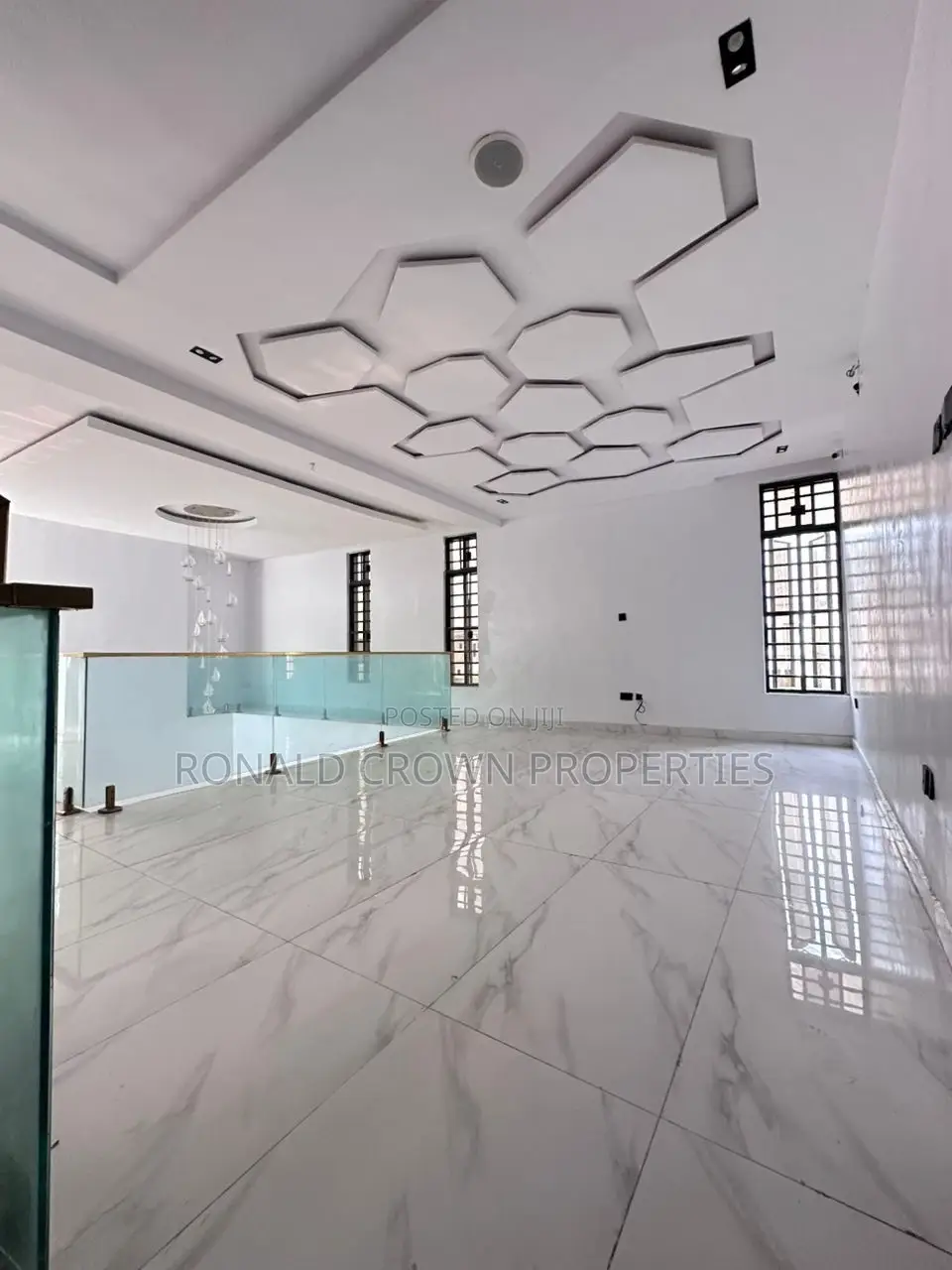 5bdrm House in Ikota for sale
