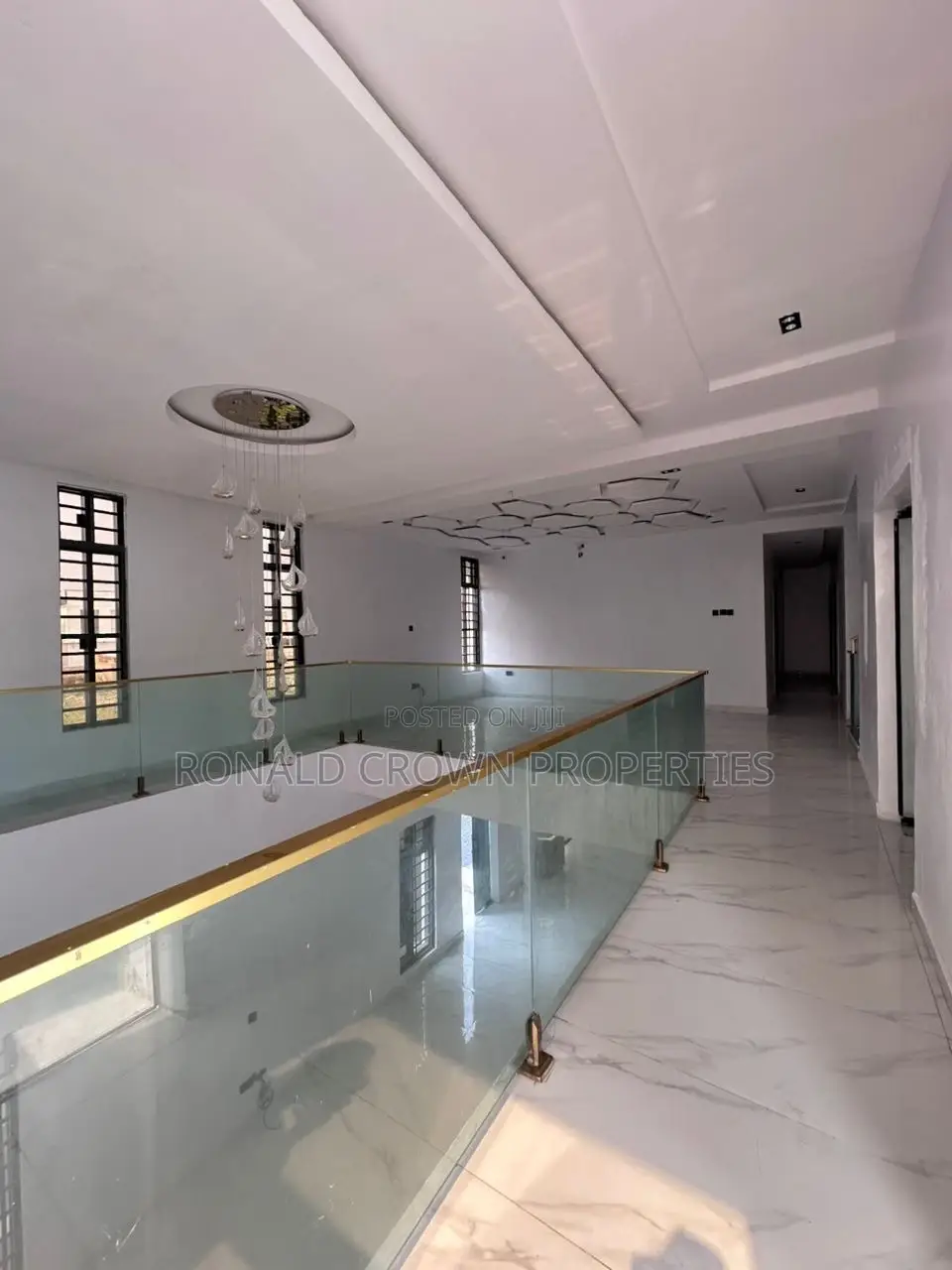 5bdrm House in Ikota for sale