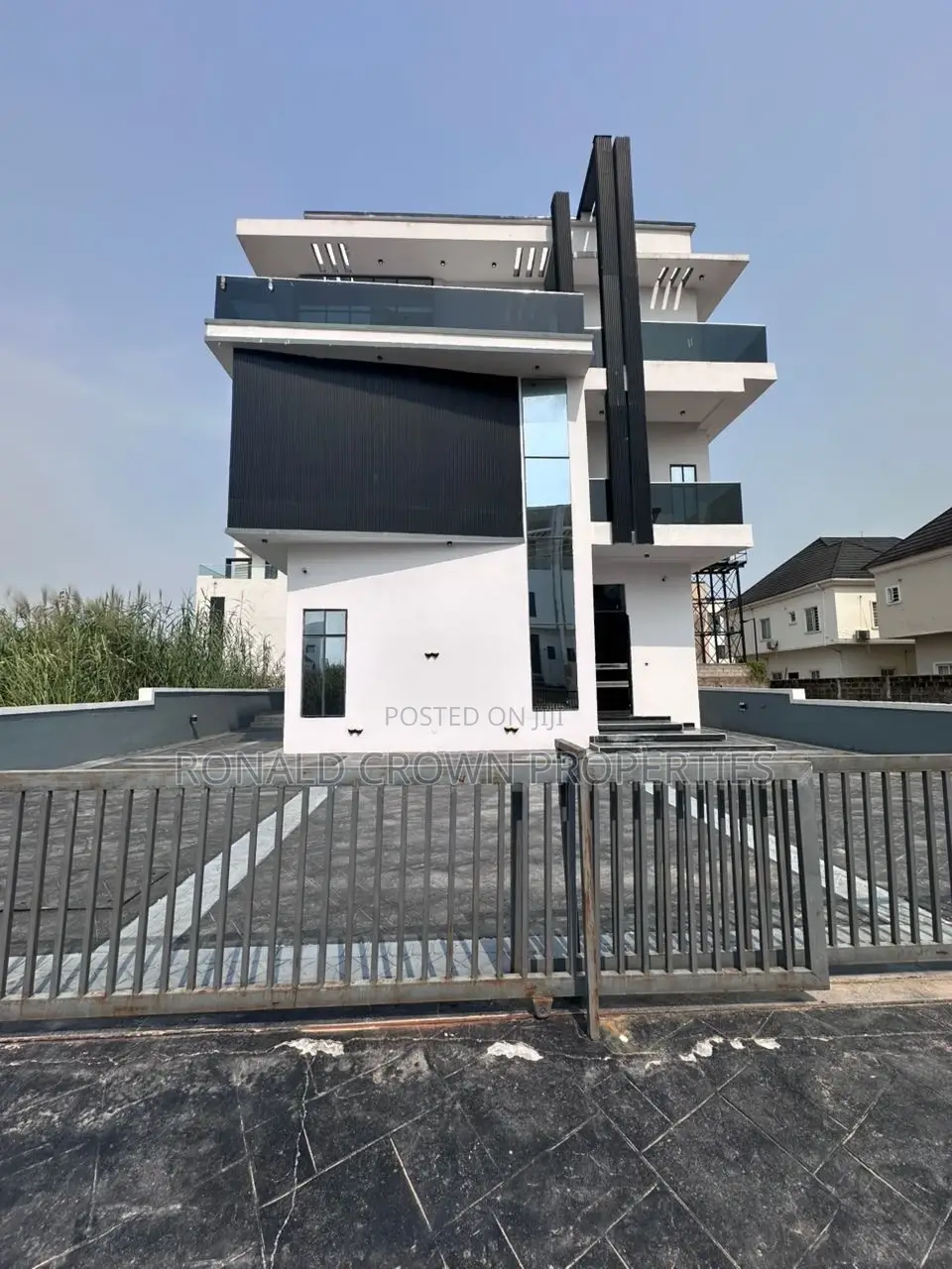 5bdrm House in Ikota for sale