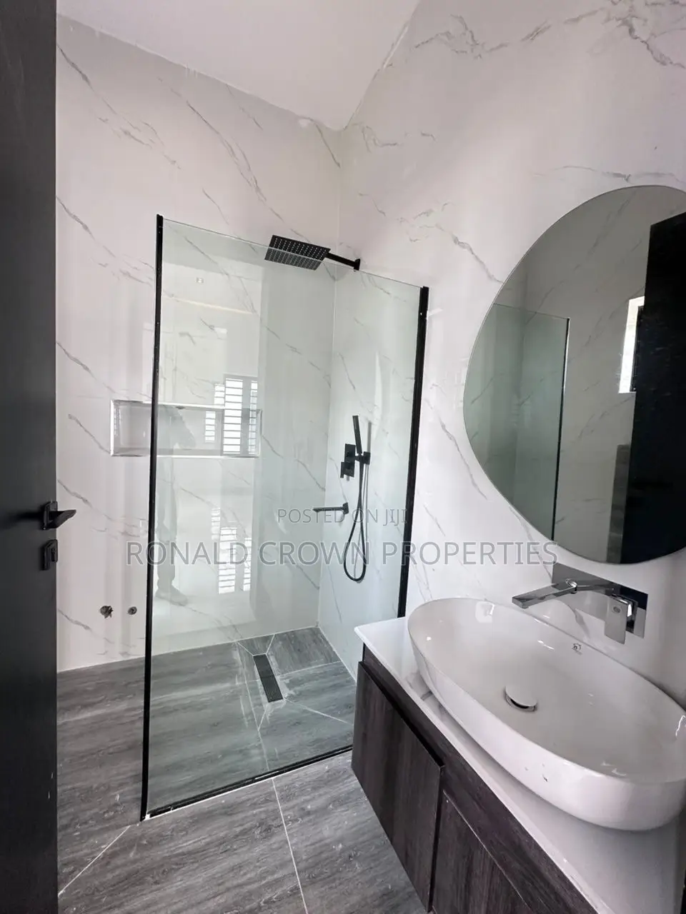 5bdrm House in Ikota for sale