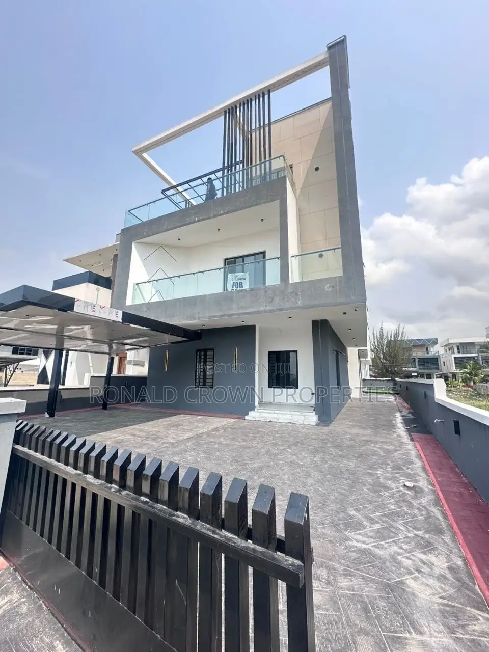 5bdrm House in Ikota for sale