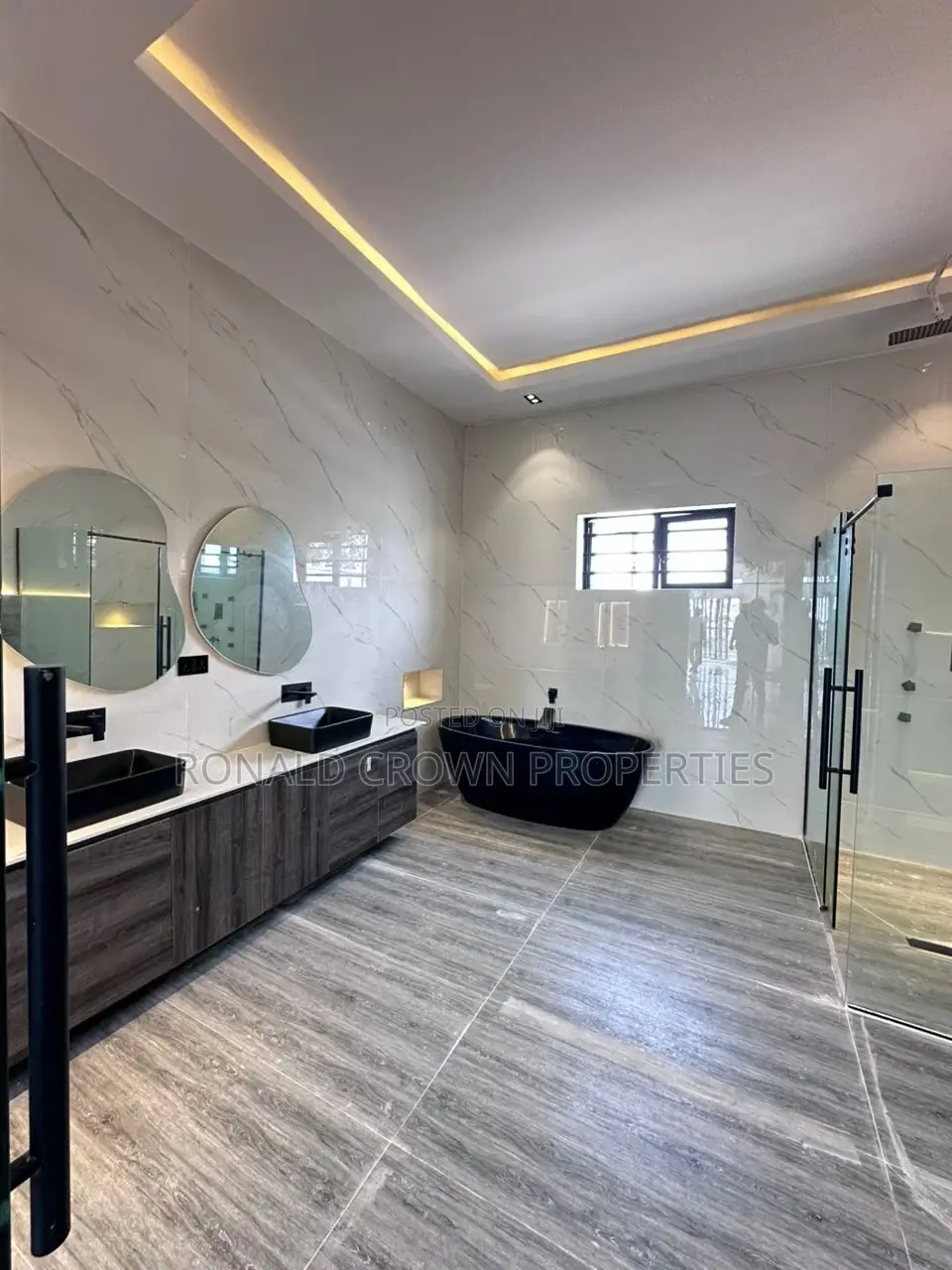 5bdrm House in Ikota for sale