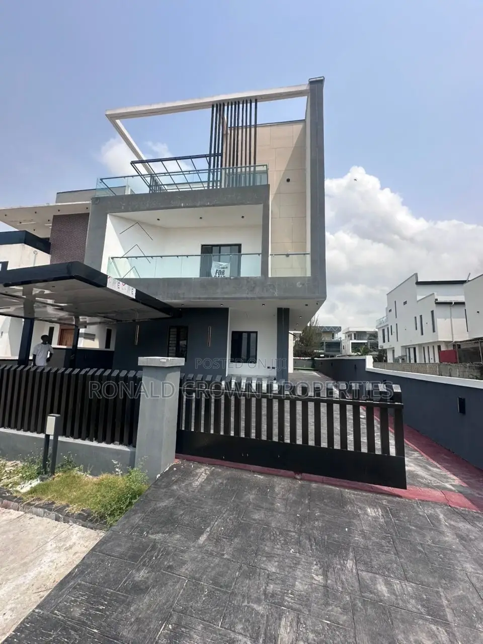 5bdrm House in Ikota for sale