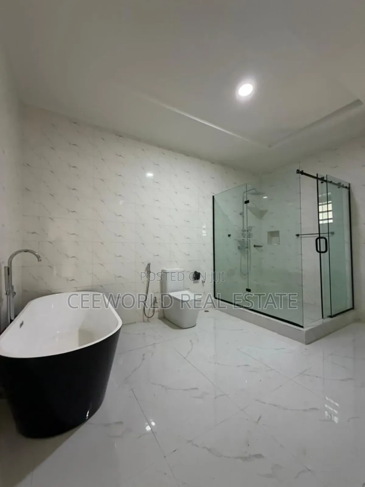 5bdrm Duplex in Olapade Agoro for sale