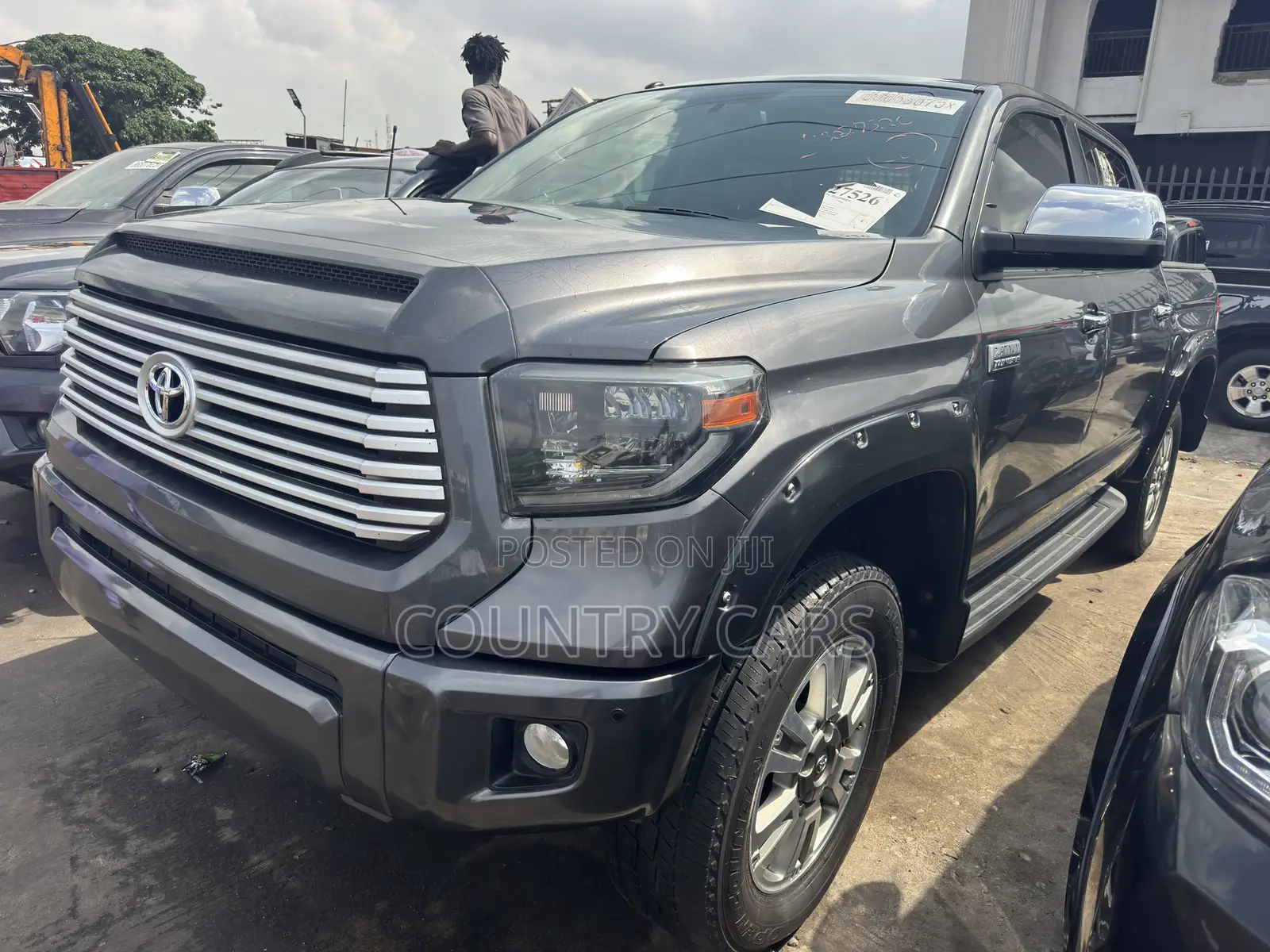 Toyota Tundra Platinum 4dr CrewMax 4WD SB (5.7L 8cyl 6A) 2014 Gray