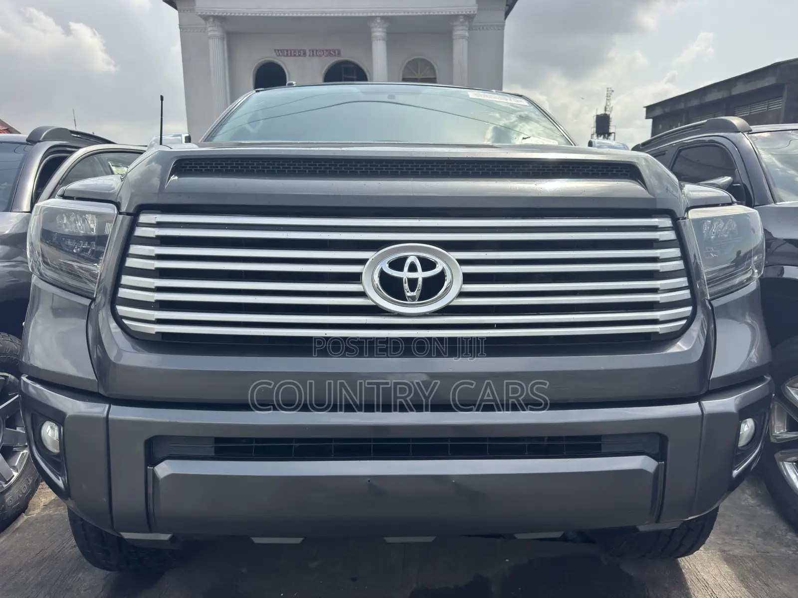 Toyota Tundra Platinum 4dr CrewMax 4WD SB (5.7L 8cyl 6A) 2014 Gray