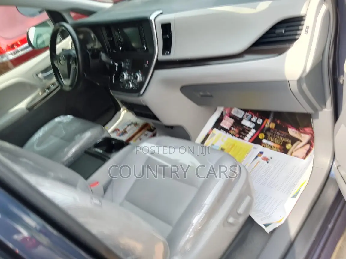 Toyota Sienna XLE Premium AWD 2019 Blue