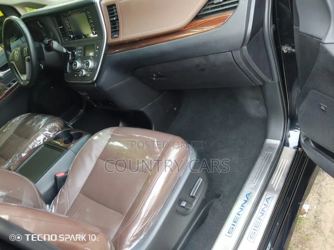 Toyota Sienna Limited FWD 2019 Black