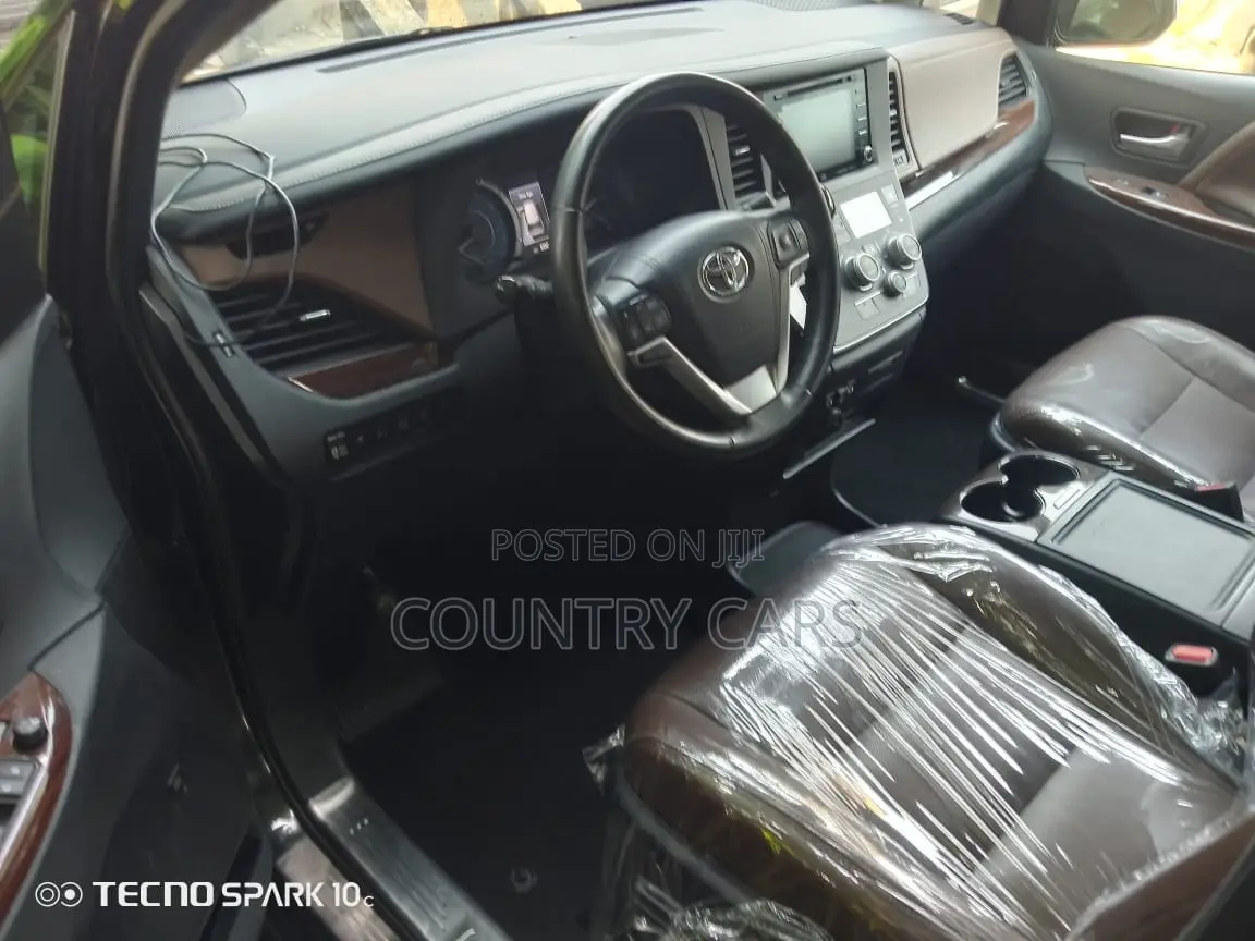 Toyota Sienna Limited FWD 2019 Black
