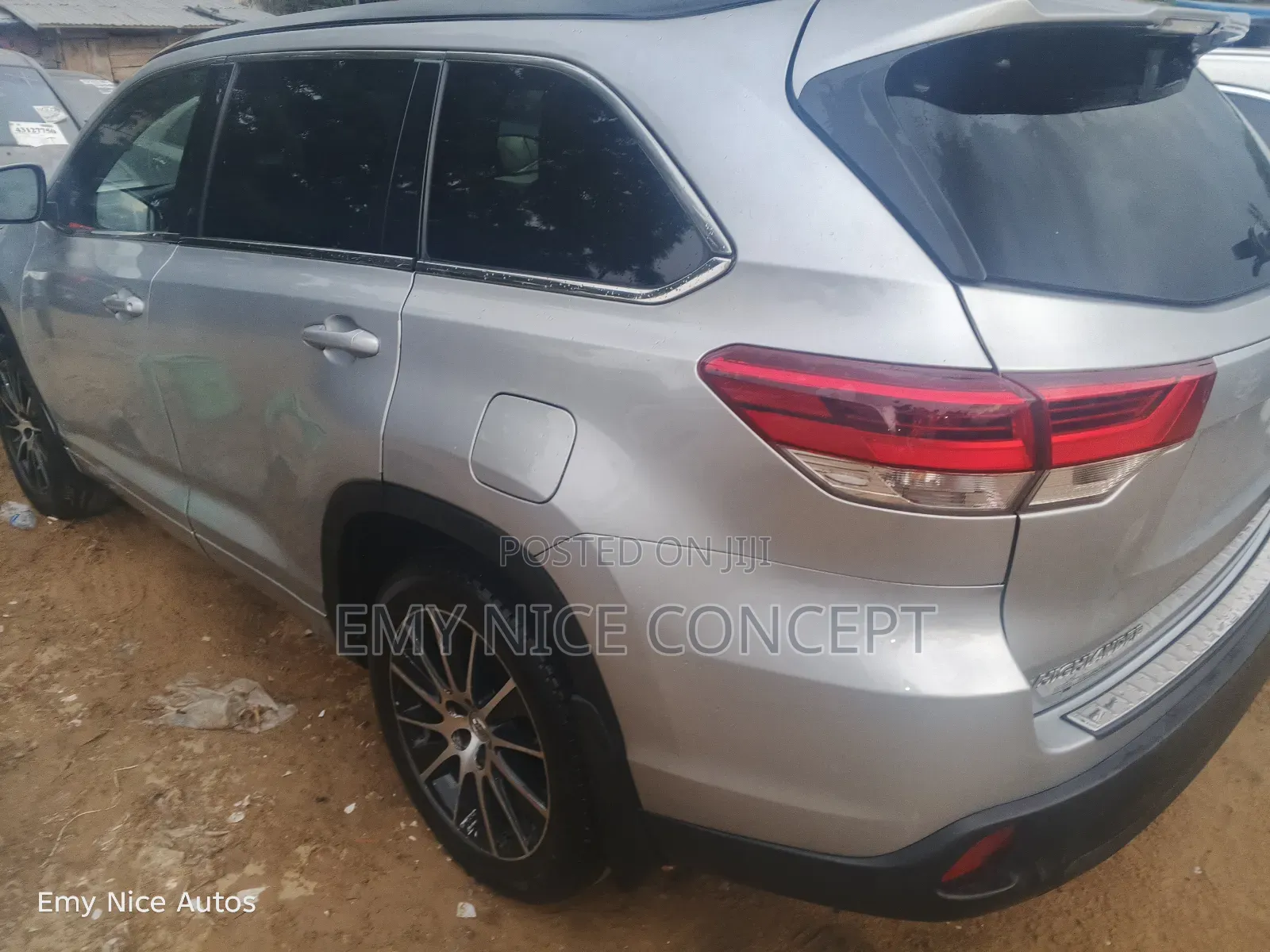 Toyota Highlander SE 4x4 V6 (3.5L 6cyl 8A) 2018 Silver