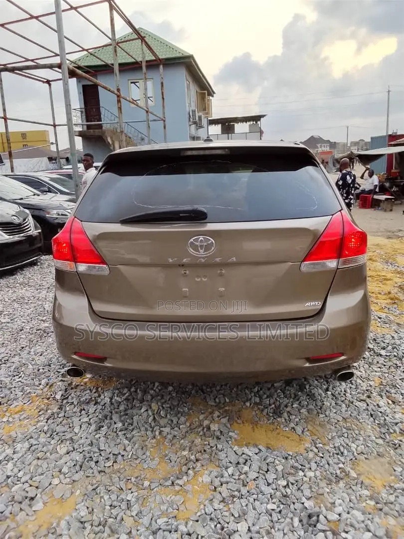 Toyota Venza 2010 Gold