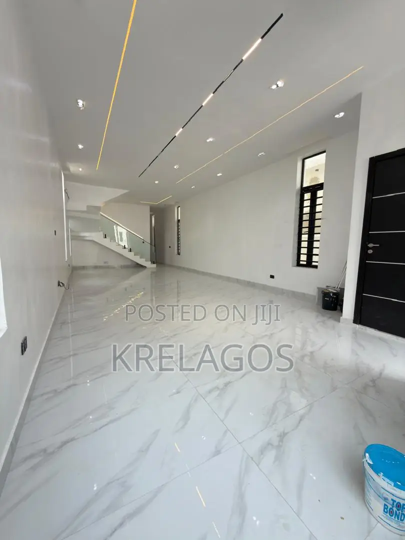 5bdrm Duplex in Ikota for sale