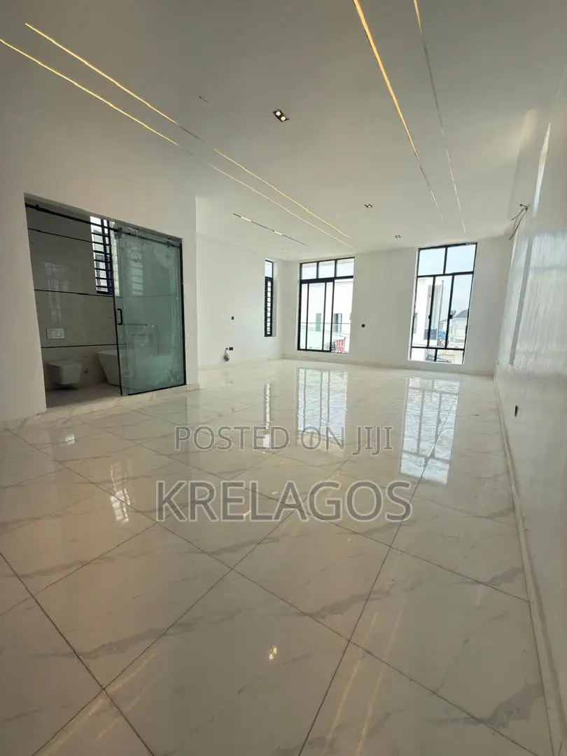 5bdrm Duplex in Ikota for sale