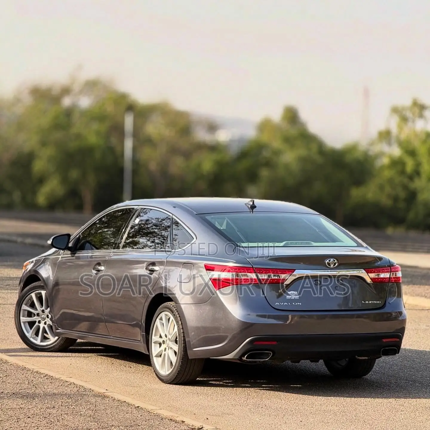 Toyota Avalon Limited 4dr Sedan (3.5L 6cyl 6A) 2014 Gray