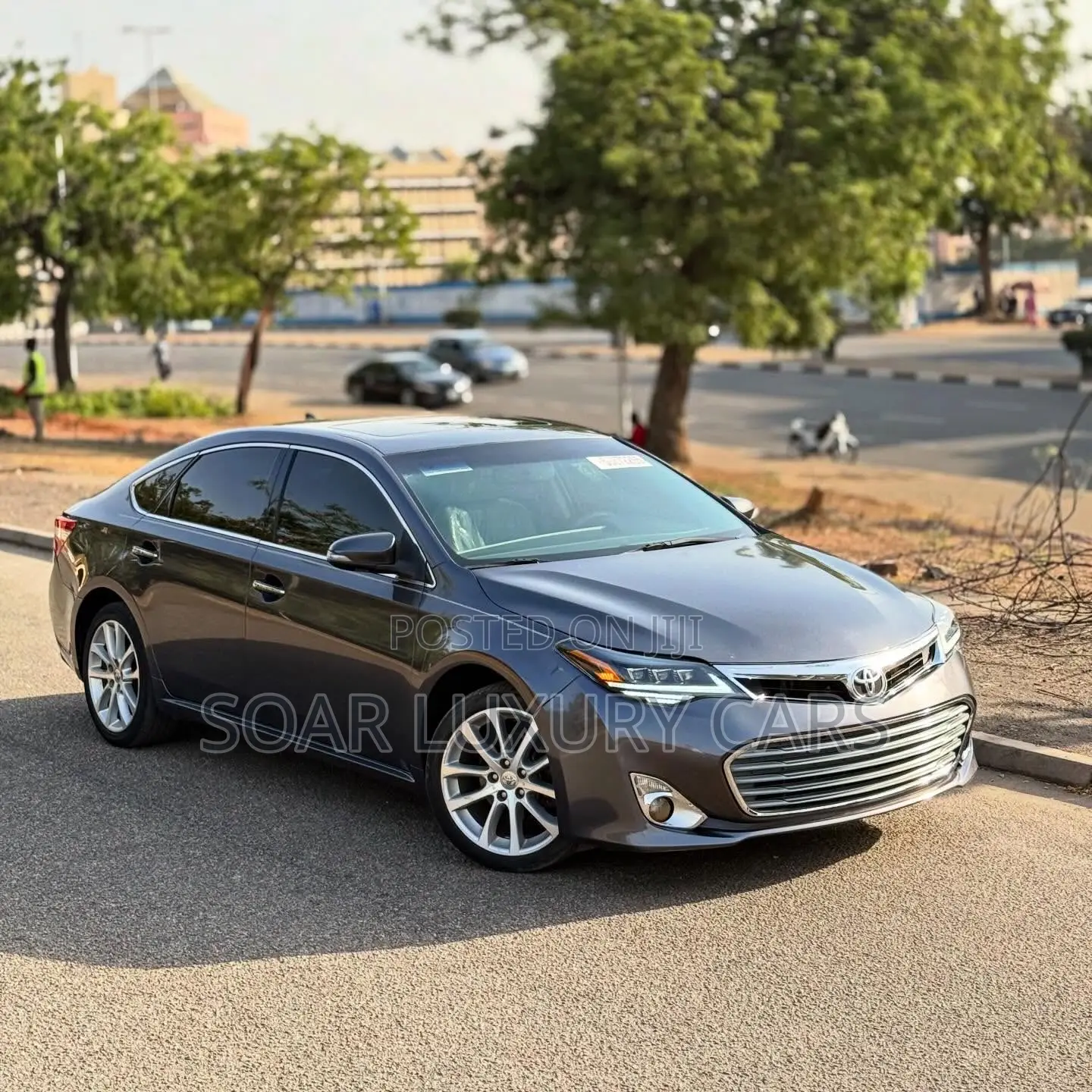 Toyota Avalon Limited 4dr Sedan (3.5L 6cyl 6A) 2014 Gray
