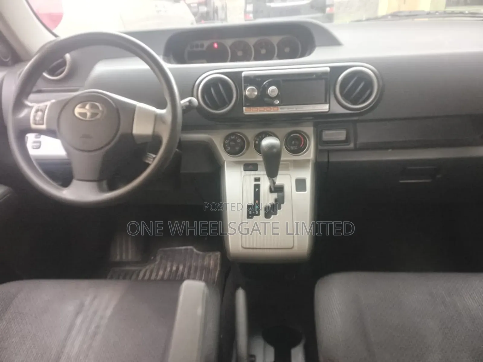 Scion xB Base 2010 Silver