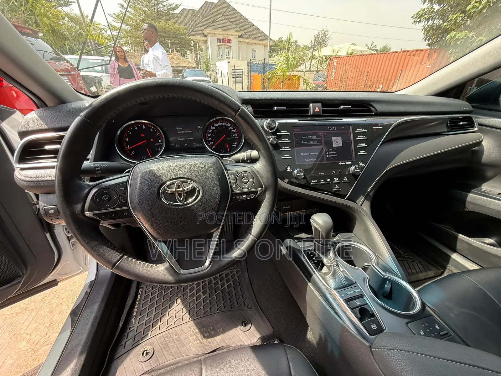 Toyota Camry XSE FWD (2.5L 4cyl 8AM) 2018 White