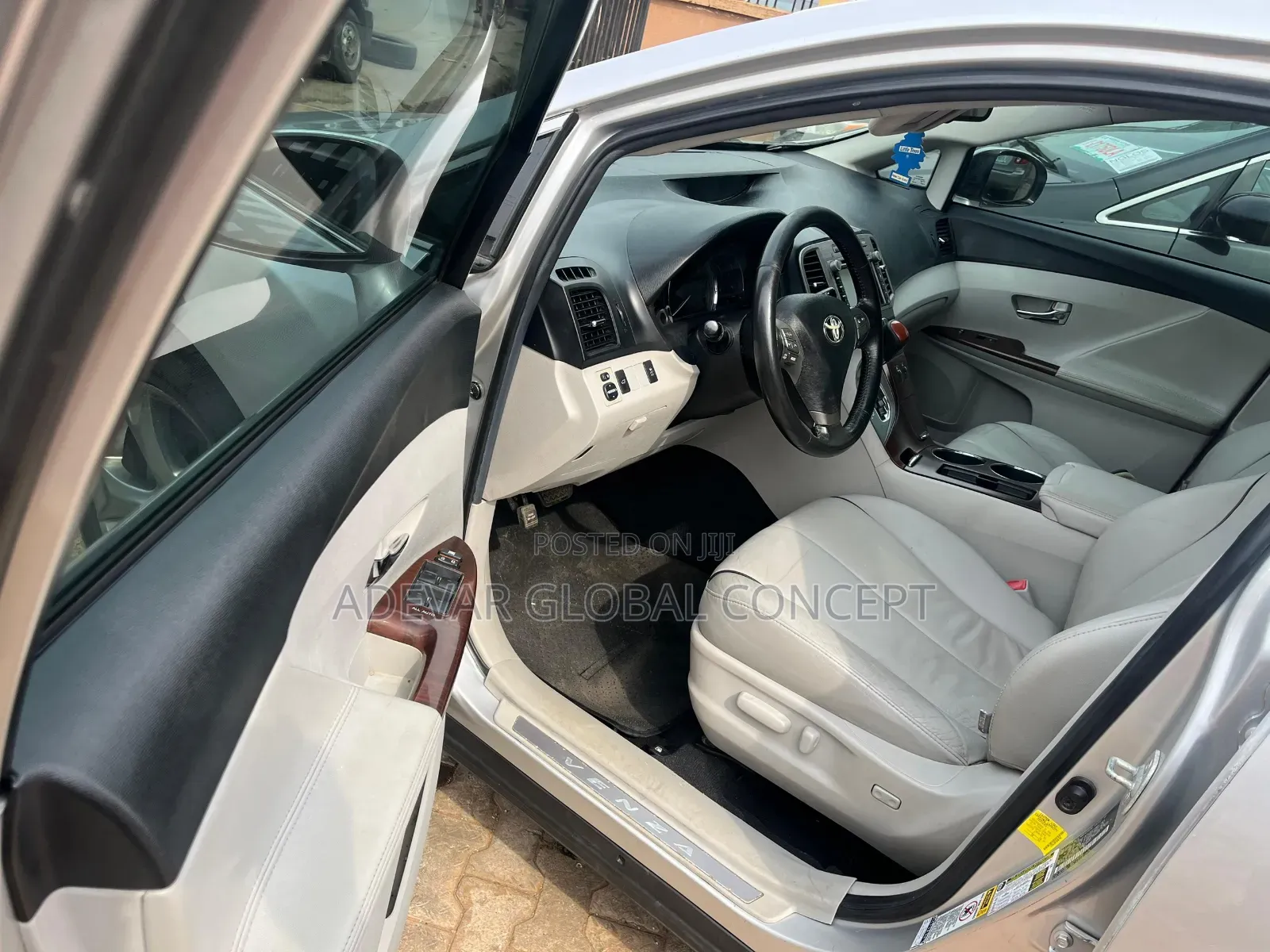 Toyota Venza XLE 2012 Silver