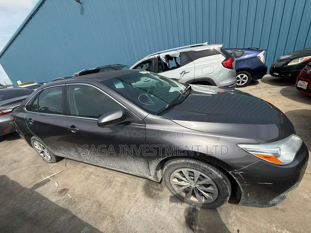 Toyota Camry LE 4dr Sedan (2.5L 4cyl 6A) 2017 Gray