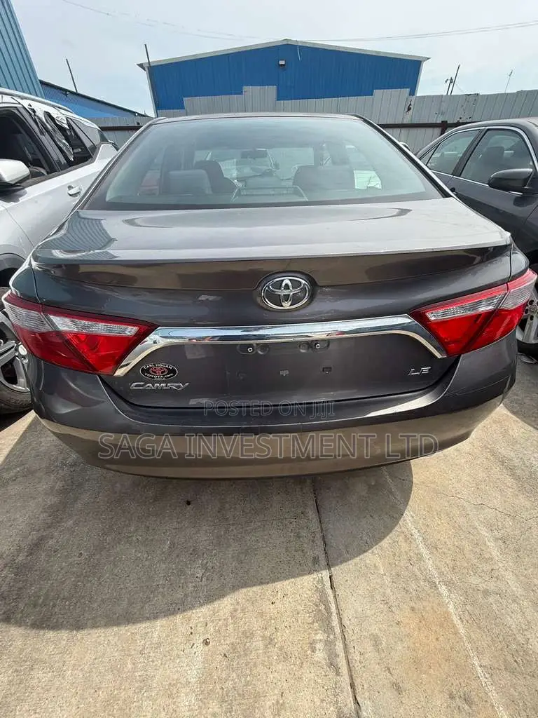 Toyota Camry LE 4dr Sedan (2.5L 4cyl 6A) 2017 Gray
