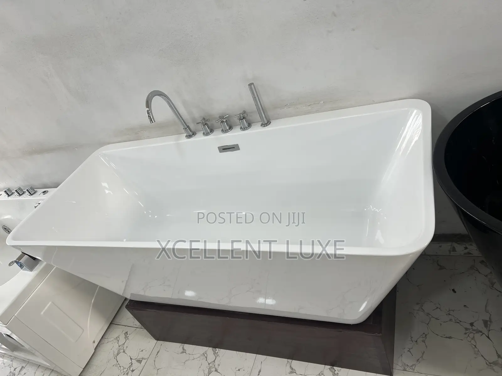 Acrylic Bathtub With Tap And Movable Hand Shower. England Standard
