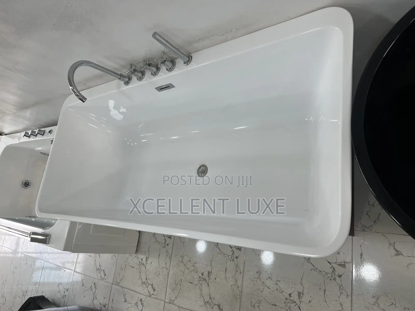 Acrylic Bathtub With Tap And Movable Hand Shower. England Standard