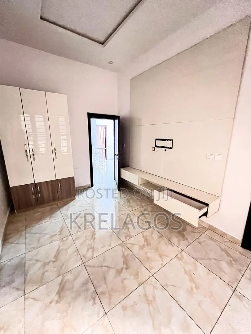 4bdrm Duplex in Ikota for sale
