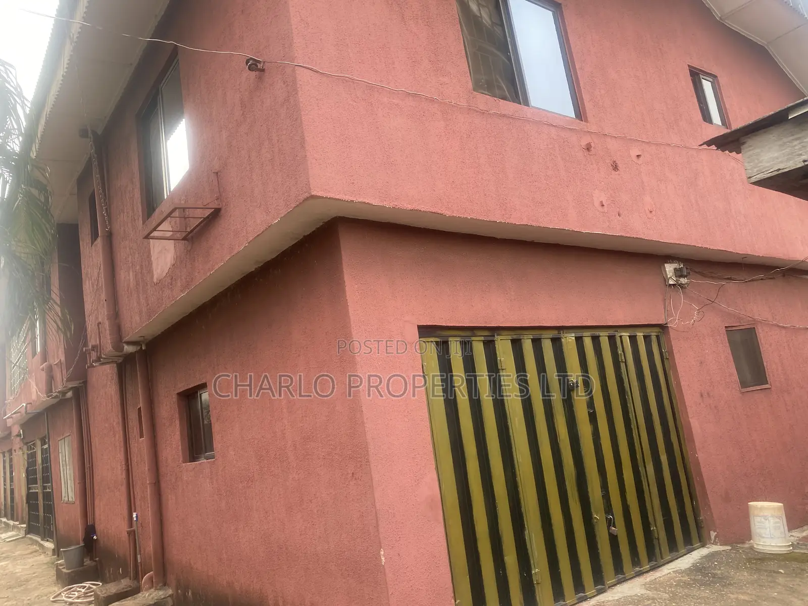 12bdrm Block of Flats in Benin City for sale