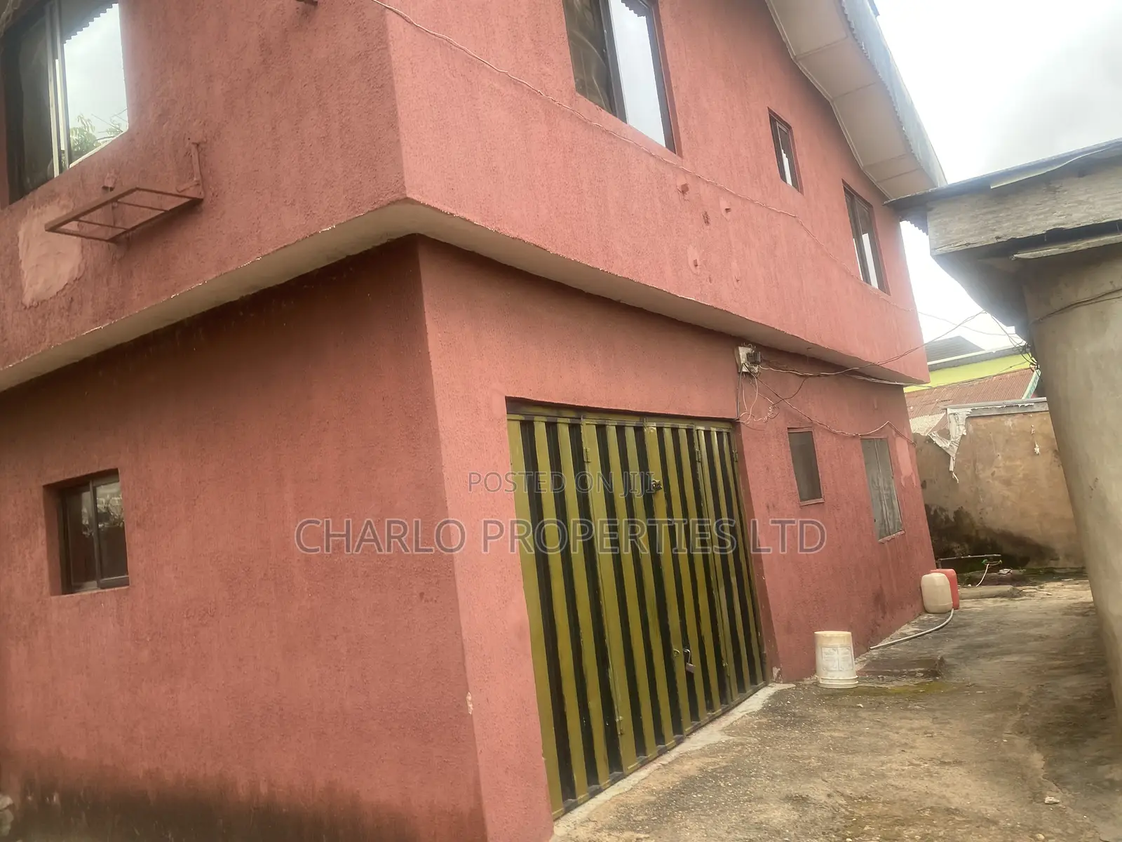 12bdrm Block of Flats in Benin City for sale