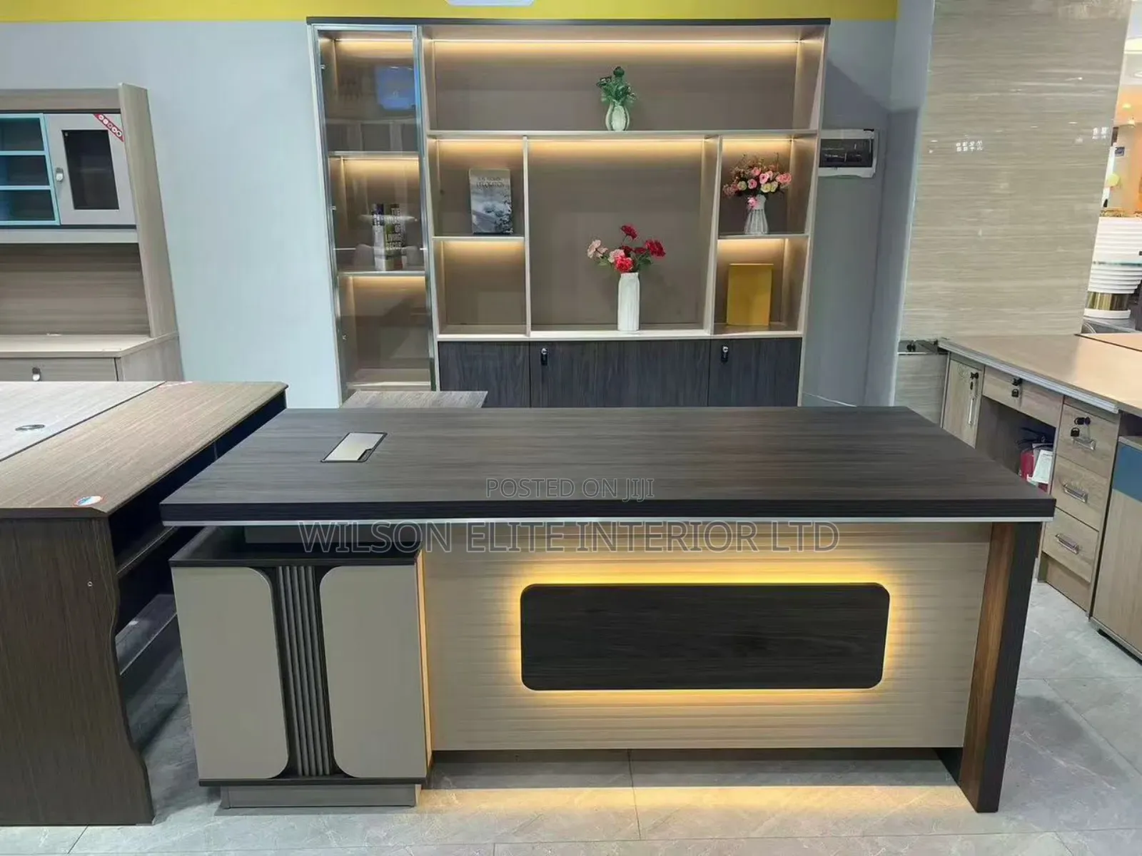 1.6 Meter Executive Office Desk With Led Lights And Extension