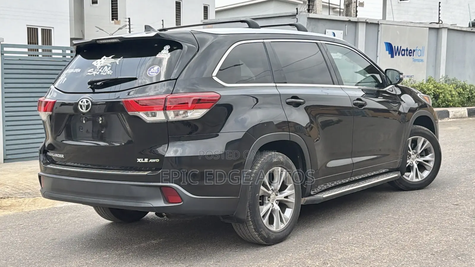 Toyota Highlander XLE 4x4 V6 (3.5L 6cyl 8A) 2017 Black