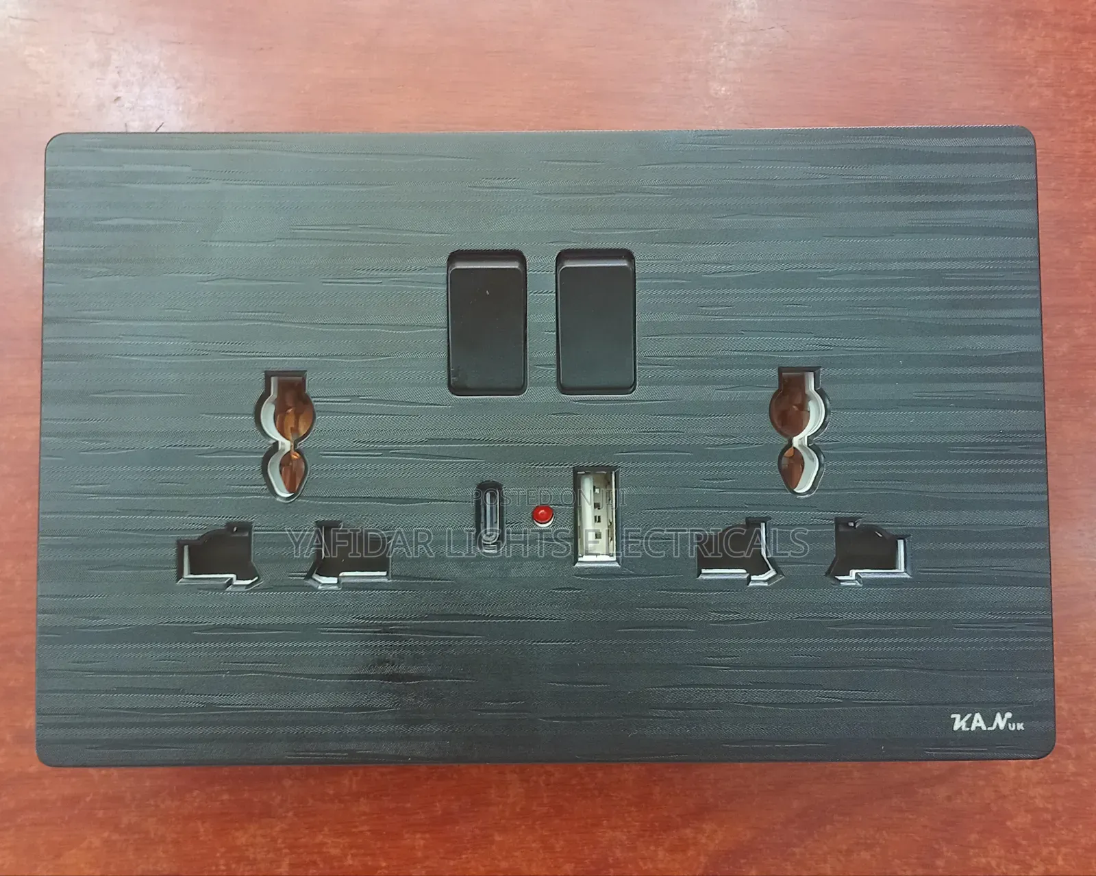 I3ams Double Socket With Usb Point