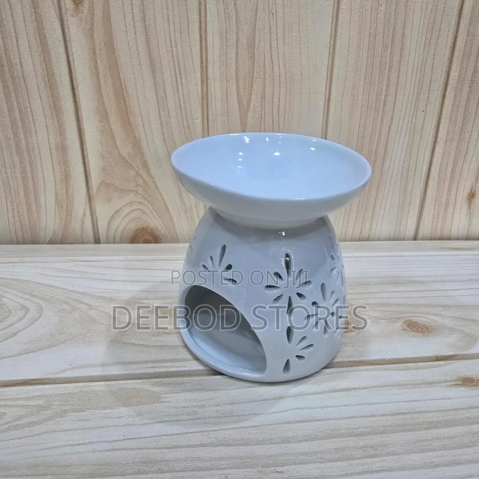 White Ceramic Daisy Cut-Out Oil Burner – Wax Melt Aromatherapy Decor