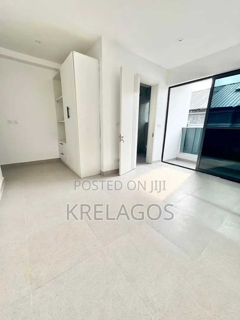 4bdrm Duplex in Ikota for sale