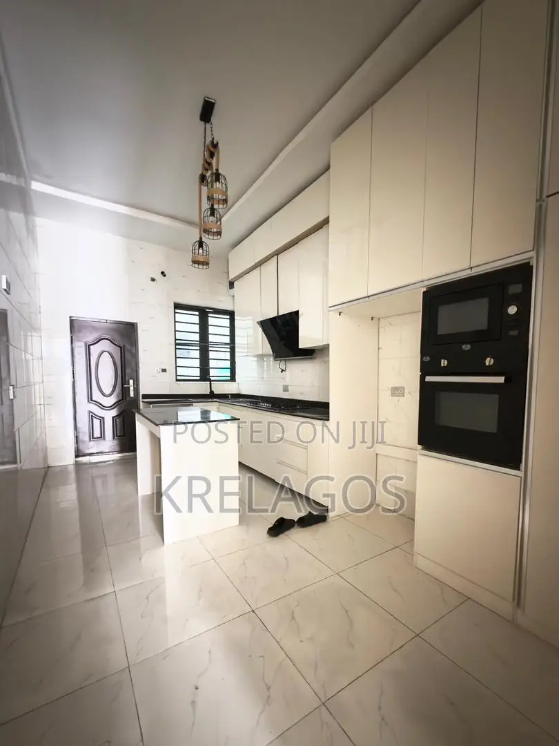 4bdrm Duplex in Ikota for sale